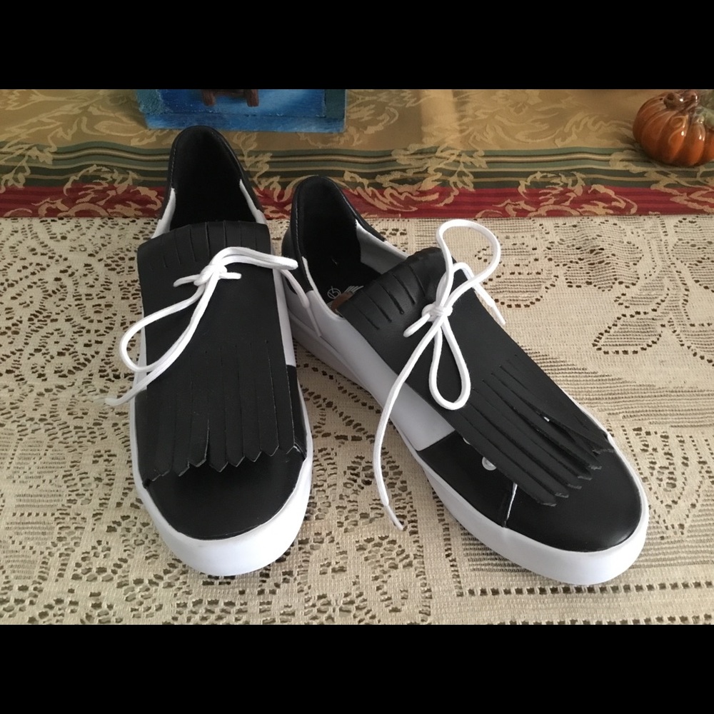 CREATIVE RECREATION BLACK /WHITE  SHOES NWOT